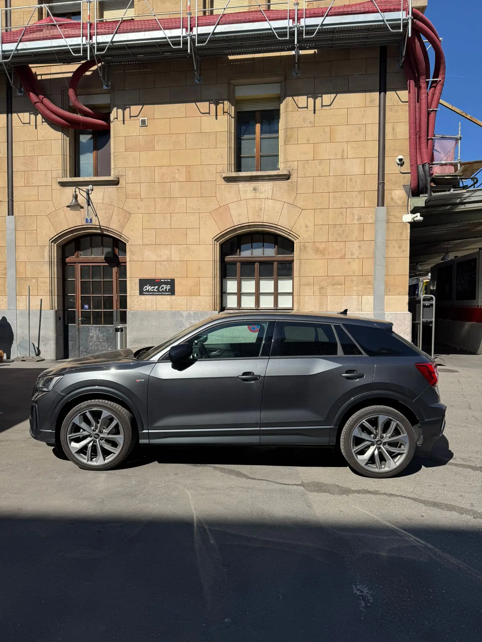 Audi Q2 35 TFSI S Line 2023 — Élégance urbaine et efficacité énergétique — Außenansicht