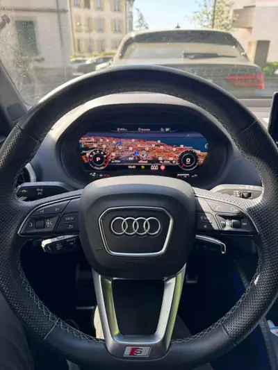 Audi Q2 35 TFSI S Line 2023 — Élégance urbaine et efficacité énergétique — Heckansicht