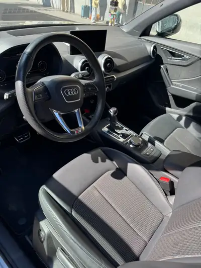 Audi Q2 35 TFSI S Line 2023 — Élégance urbaine et efficacité énergétique — Armaturenbrett