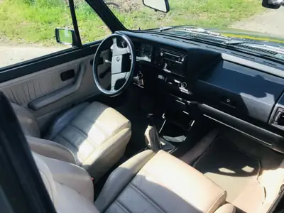 VW Golf 1 Cabriolet Classic-Line — Décapotable culte des années 90, rénovée et fiable — intérieur