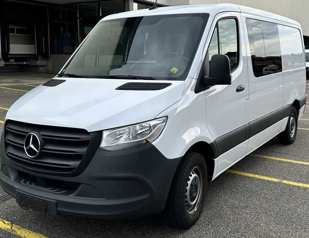 Mercedes-Benz Sprinter 311 CDI — Utilitaire robuste, faible kilométrage, 6 places — vista esterna