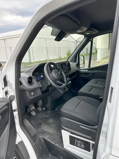 Mercedes-Benz Sprinter 311 CDI — Utilitaire robuste, faible kilométrage, 6 places — Miniatura 9