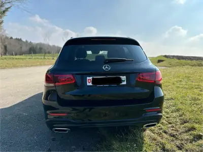 Mercedes-Benz GLC 300 AMG Line 4Matic — SUV premium 258 ch, hybride mild, 62000 km — fianco
