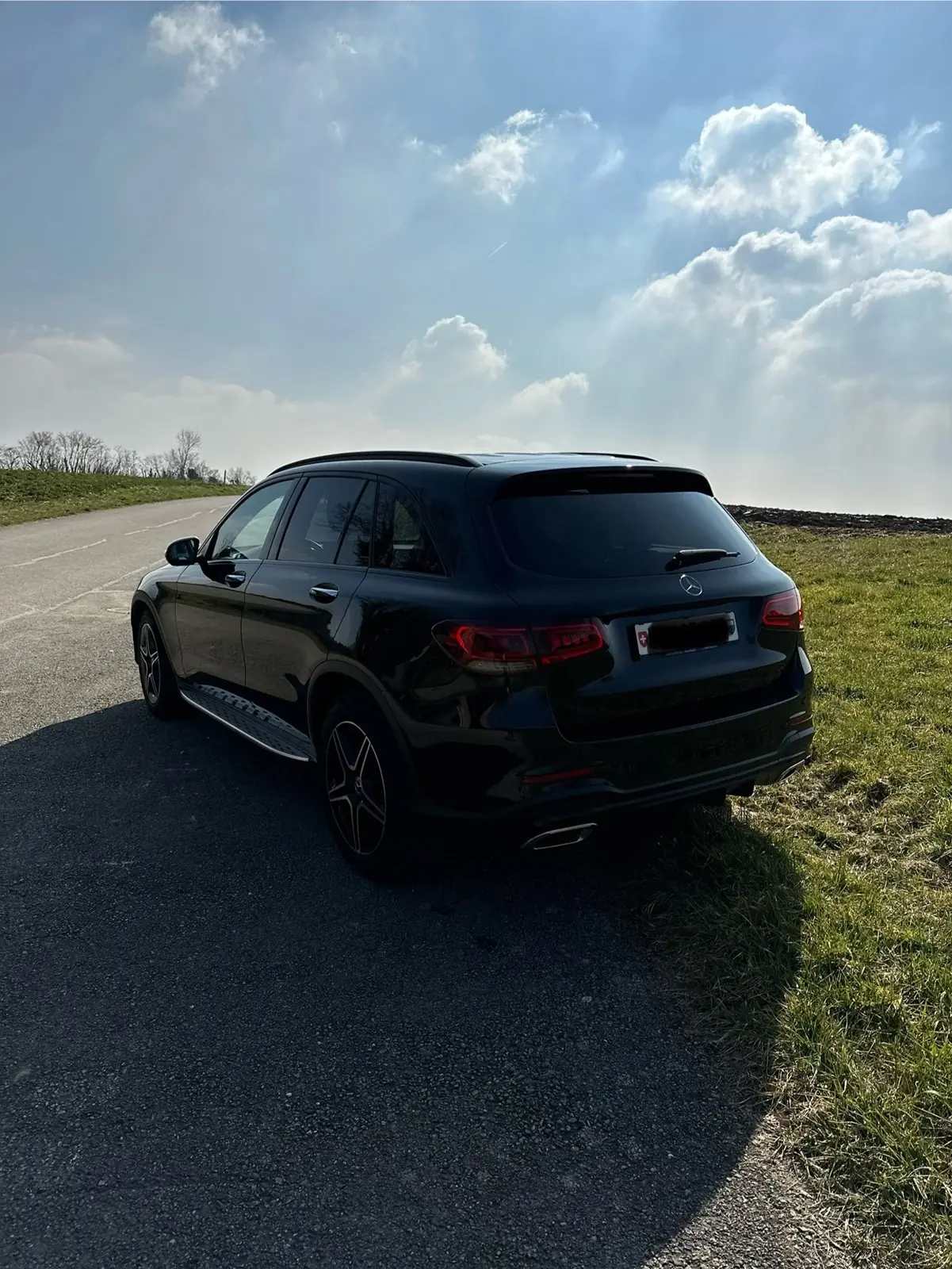 Mercedes-Benz GLC 300 AMG Line 4Matic — SUV premium 258 ch, hybride mild, 62000 km — vista esterna
