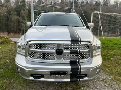 Dodge Ram 1500 HEMI V8 CrewCab Laramie — Pickup musclé 400 ch, suspension pneumatique — arrière