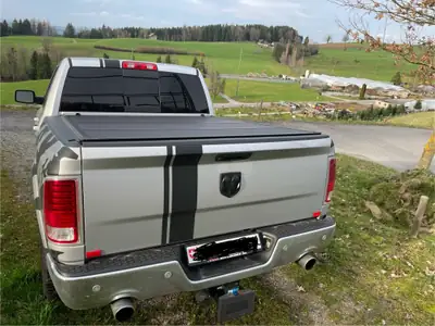 Dodge Ram 1500 HEMI V8 CrewCab Laramie — Pickup musclé 400 ch, suspension pneumatique — intérieur