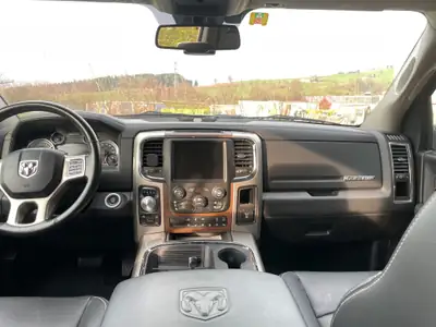 Dodge Ram 1500 HEMI V8 CrewCab Laramie — Pickup musclé 400 ch, suspension pneumatique — Miniature 8
