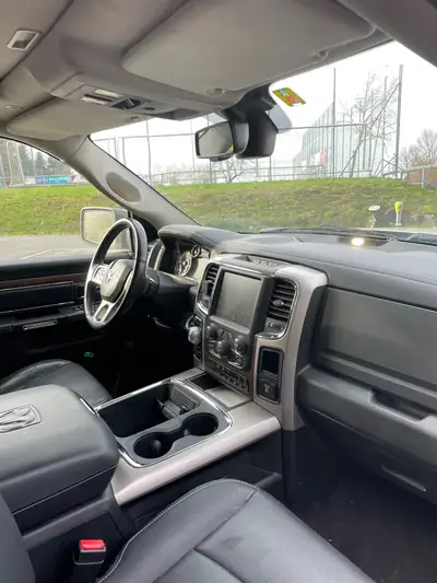 Dodge Ram 1500 HEMI V8 CrewCab Laramie — Pickup musclé 400 ch, suspension pneumatique — Miniature 9