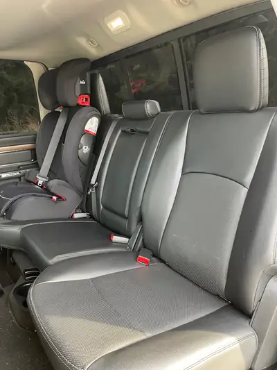 Dodge Ram 1500 HEMI V8 CrewCab Laramie — Pickup musclé 400 ch, suspension pneumatique — Miniature 10