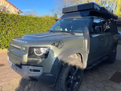 Land Rover Defender 110 P400e — Hybride rechargeable premium, 39'000 km seulement — vista esterna