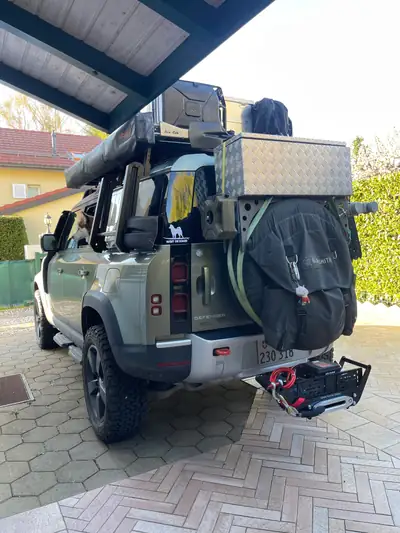 Land Rover Defender 110 P400e — Hybride rechargeable premium, 39'000 km seulement — Miniatura 12
