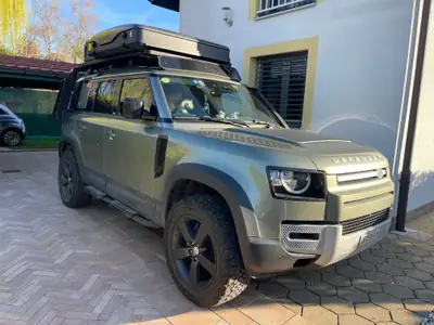 Land Rover Defender 110 P400e — Hybride rechargeable premium, 39'000 km seulement — Miniatura 13