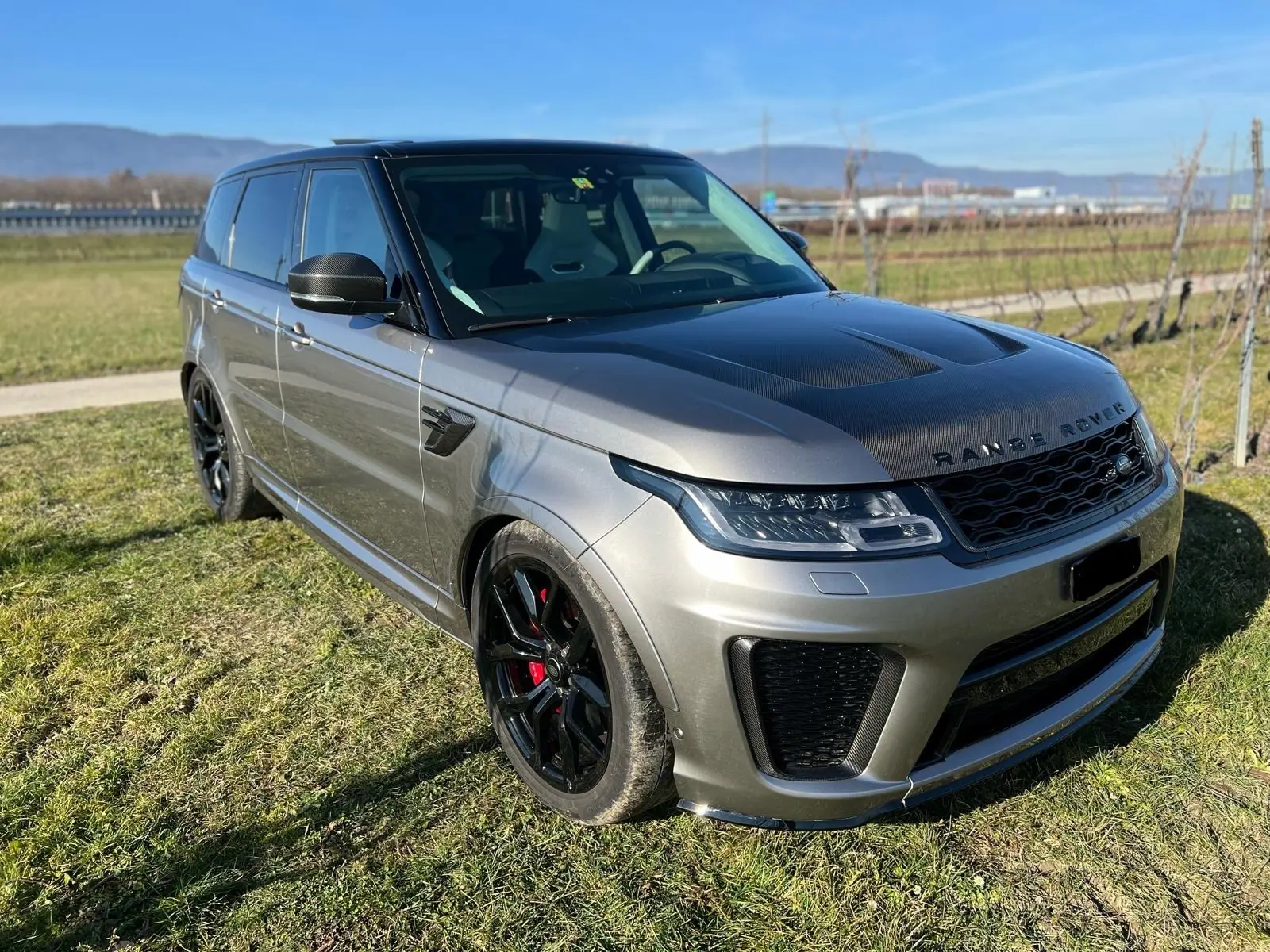 Land Rover Range Rover Sport SVR 575 ch — Performance britannique et prestige tout-terrain — Außenansicht