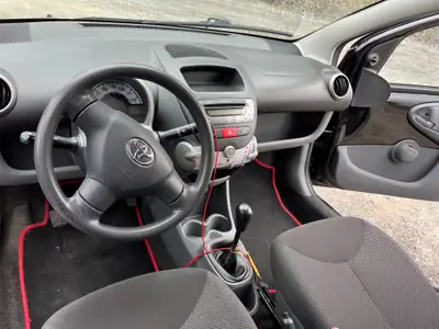 Toyota Aygo 1.0 Linea Luna 2009 — Citadine économique, fiable et compacte — tableau de bord