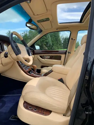 Bentley Arnage Red Label 2000 — Berline de prestige, 405 ch, première main — Heckansicht