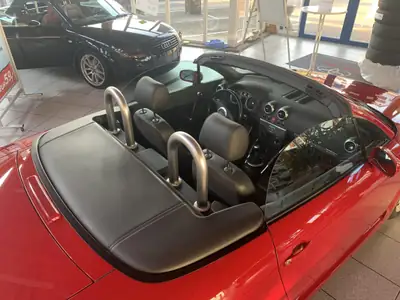 Audi TT Roadster 1.8 T quattro — Cabriolet sportif icon des années 2000, 225 ch — vista posteriore
