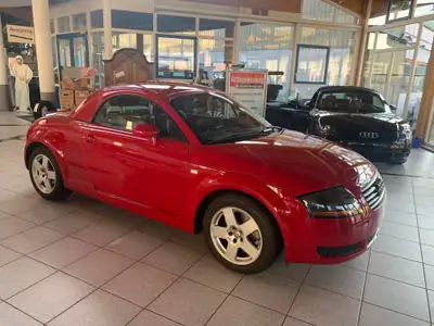 Audi TT Roadster 1.8 T quattro — Cabriolet sportif icon des années 2000, 225 ch — vista esterna