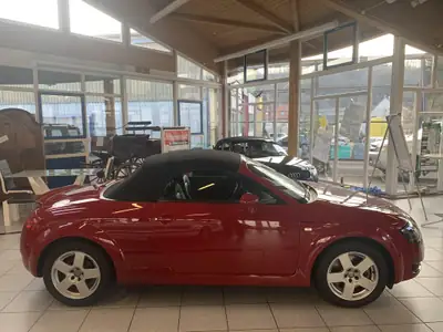 Audi TT Roadster 1.8 T quattro — Cabriolet sportif icon des années 2000, 225 ch — dettaglio