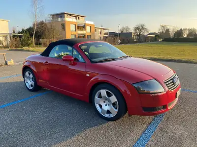 Audi TT Roadster 1.8 T quattro — Cabriolet sportif icon des années 2000, 225 ch — cruscotto