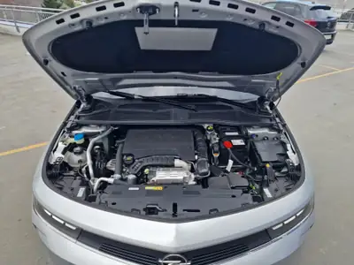 Opel Astra 1.2 T Swiss — Berline dynamique, 11'000 km seulement — Detail