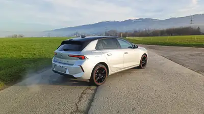 Opel Astra 1.2 T Swiss — Berline dynamique, 11'000 km seulement — Miniatur 7
