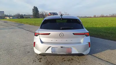 Opel Astra 1.2 T Swiss — Berline dynamique, 11'000 km seulement — Miniatur 9