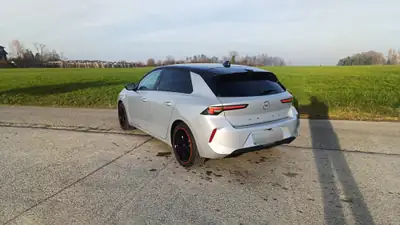 Opel Astra 1.2 T Swiss — Berline dynamique, 11'000 km seulement — Miniatur 10