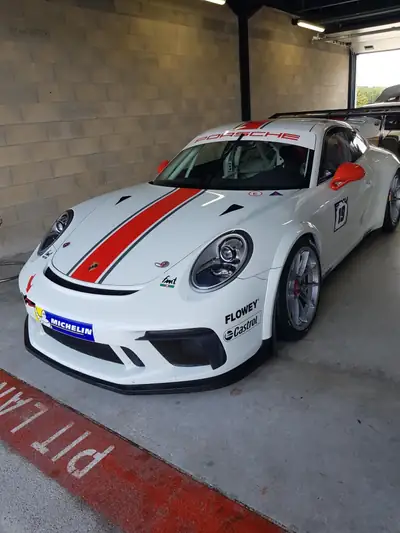 Porsche 911 GT3 Cup 991.2 — Légendaire voiture de course, kilométrage exceptionnel — tableau de bord