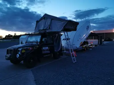 Land Rover Defender 90 TD4 — Le 4x4 incontournable, équipé pour l'aventure — Heckansicht
