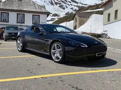 Aston Martin V8 Vantage 4.7 S — Coupé sportif britannique, 437 ch et seulement 16'500 km — vista esterna