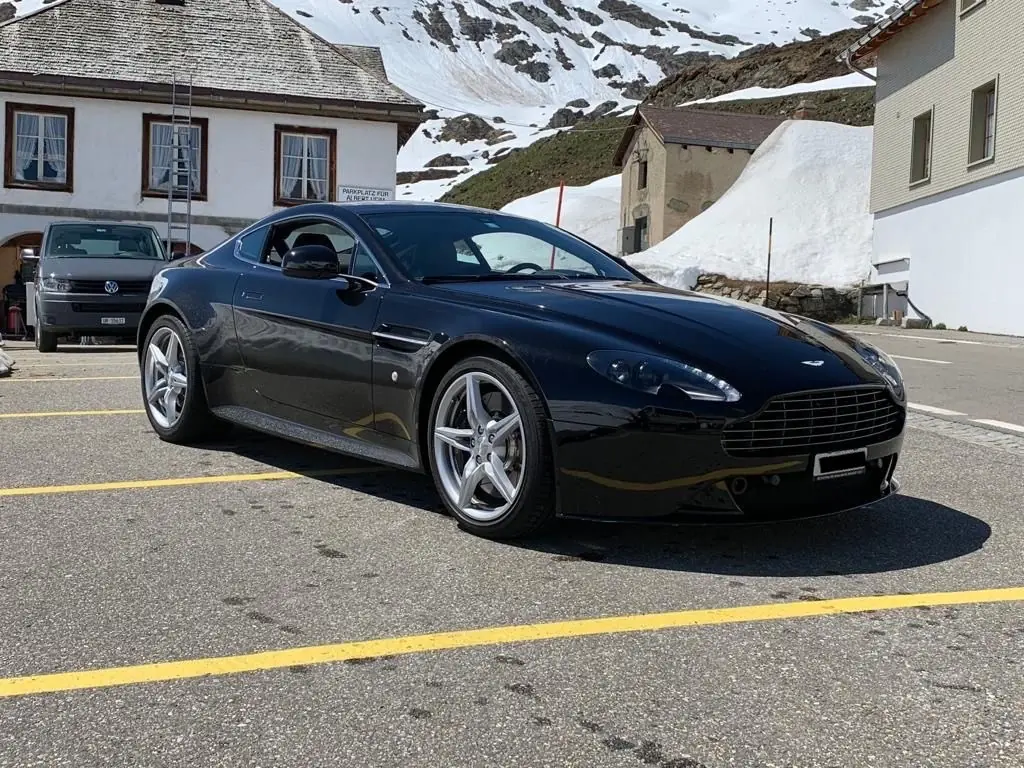 Aston Martin V8 Vantage 4.7 S — Coupé sportif britannique, 437 ch et seulement 16'500 km — vista esterna