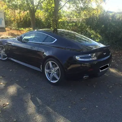Aston Martin V8 Vantage 4.7 S — Coupé sportif britannique, 437 ch et seulement 16'500 km — interni