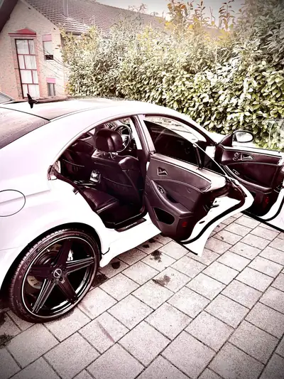 Mercedes-Benz CLS 63 AMG — Berline sportive légendaire, 515 ch de pure performance — Heckansicht