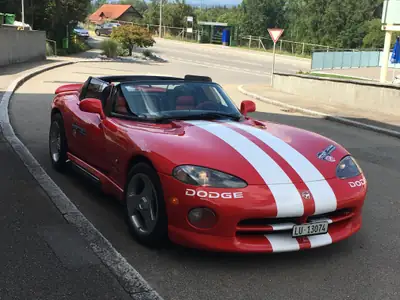 Dodge Viper RT-10 1994 — Légende américaine décapotable, 580 ch purs — vista posteriore