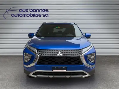 Mitsubishi Eclipse Cross 2.4 PHEV — SUV hybride rechargeable 4WD, 3 700 km seulement — tableau de bord