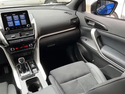 Mitsubishi Eclipse Cross 2.4 PHEV — SUV hybride rechargeable 4WD, 3 700 km seulement — Miniature 14