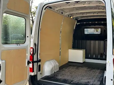 Renault Master T35 2.3 dCi 135 — Utilitaire robuste, 7100 km seulement — intérieur