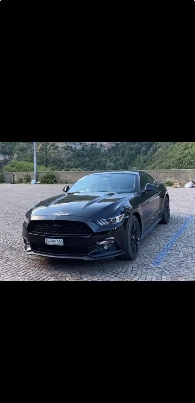 Ford Mustang Fastback 2.3 — Coupé Muscle iconique, échappement REMUS sportif — vista esterna