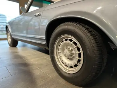 Mercedes-Benz SL 280 Pagode 1969 — Chef-d'œuvre cabriolet vintage, contrôle technique frais — arrière