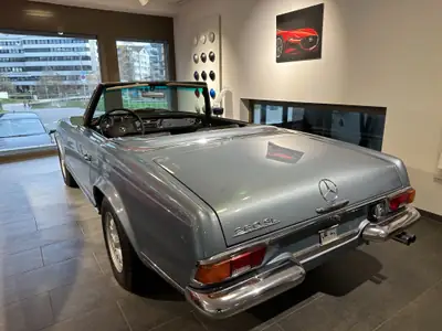 Mercedes-Benz SL 280 Pagode 1969 — Chef-d'œuvre cabriolet vintage, contrôle technique frais — tableau de bord