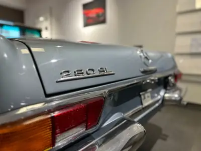 Mercedes-Benz SL 280 Pagode 1969 — Chef-d'œuvre cabriolet vintage, contrôle technique frais — Miniature 8