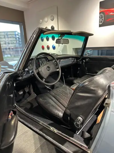 Mercedes-Benz SL 280 Pagode 1969 — Chef-d'œuvre cabriolet vintage, contrôle technique frais — Miniature 9