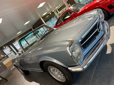 Mercedes-Benz SL 280 Pagode 1969 — Chef-d'œuvre cabriolet vintage, contrôle technique frais — Miniature 13