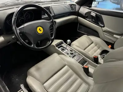 Ferrari F355 Cabriolet — Légende des années 90, entretien impeccable — Innenraum
