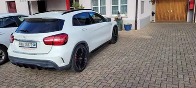 Mercedes-Benz GLA 45 AMG 4Matic — SUV compact haute performance, 89'000 km — side view
