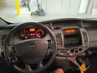 Opel Vivaro 2.0 CDTi — Monospace aménagé pour mobilité, lift fauteuil roulant électrique — Armaturenbrett