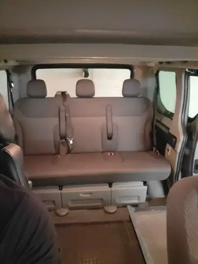 Opel Vivaro 2.0 CDTi — Monospace aménagé pour mobilité, lift fauteuil roulant électrique — Innenraum
