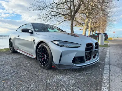 BMW M4 CSL Coupé 2022 — Performance extrême, seulement 1750 km, finition Frozen Brooklyn Grey — vista esterna