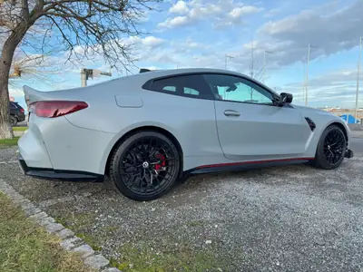 BMW M4 CSL Coupé 2022 — Performance extrême, seulement 1750 km, finition Frozen Brooklyn Grey — interni