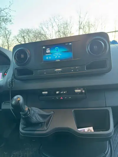 Mercedes-Benz Sprinter 214 CDI — Utilitaire fiable, 125'000 km, diesel économe — Armaturenbrett